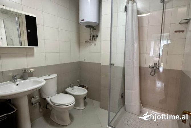 Shtepi me qera Apartament ne Tirane, 2+1, Mobilimi E mobiluar, Pagesa 700  Euro.