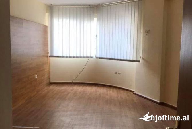Ambient biznesi me qera 3+1 ne Tirane - 600 Euro