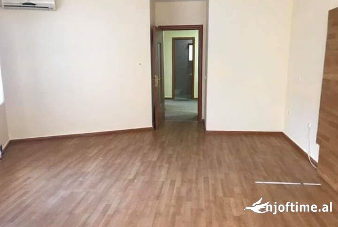 Ambient biznesi me qera 3+1 ne Tirane - 600 Euro