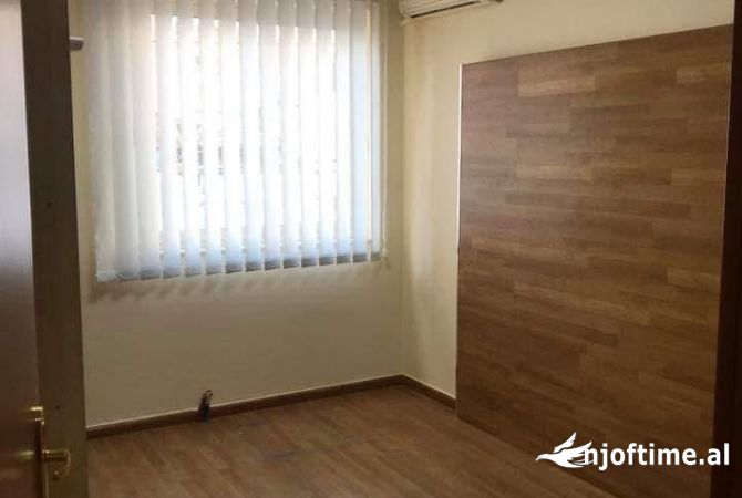 Ambient biznesi me qera 3+1 ne Tirane - 600 Euro
