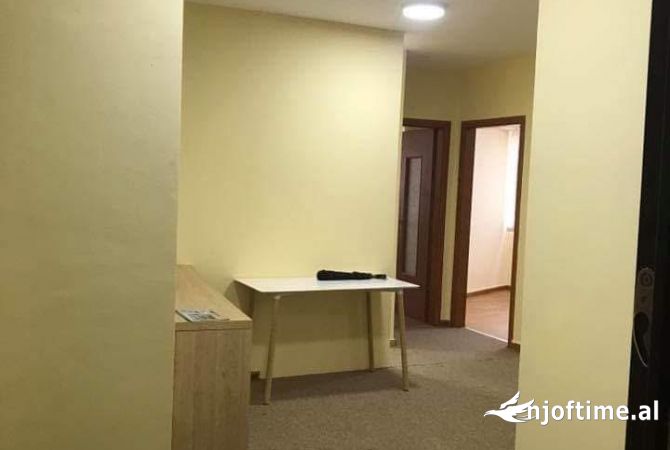 Jepet me qera ambient per zyra 2+1 📌Selvia, Rr. Isa Boletini