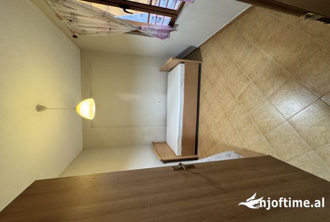 Shtepi me qera Apartament ne Tirane, 2+1, Mobilimi E mobiluar, Pagesa 400  Euro.