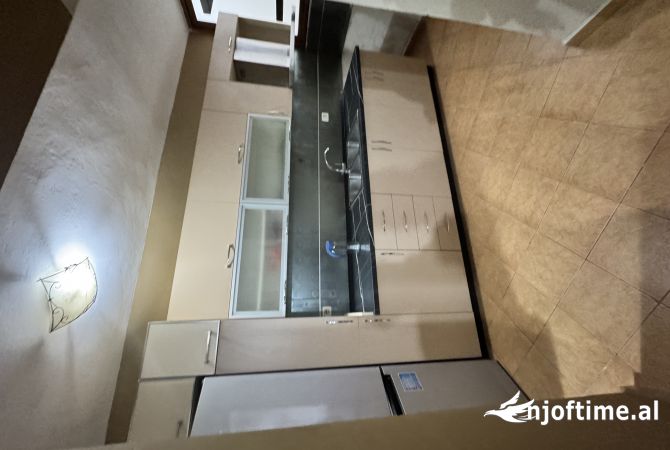 Shtepi me qera Apartament ne Tirane, 2+1, Mobilimi E mobiluar, Pagesa 400  Euro.