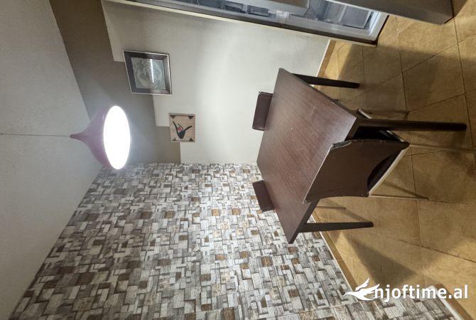 Shtepi me qera Apartament ne Tirane, 2+1, Mobilimi E mobiluar, Pagesa 400  Euro.