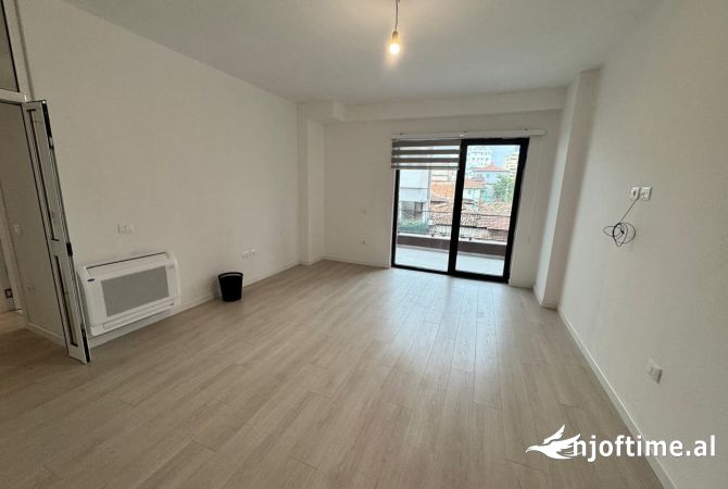 Ambient biznesi me qera 3+1 ne Tirane - 650 Euro
