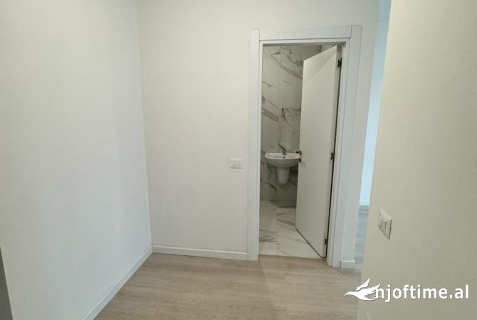 JEPET ME QERA APARTAMENT PER ZYRE 110M2, PRANE MYSLYM SHYRIT