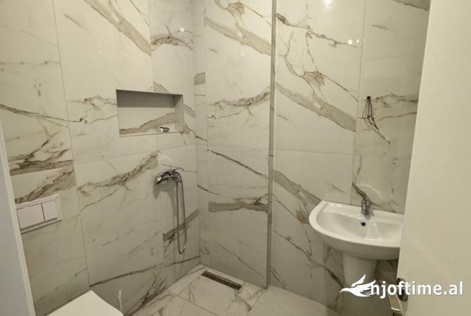 JEPET ME QERA APARTAMENT PER ZYRE 110M2, PRANE MYSLYM SHYRIT