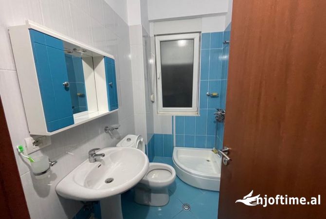 Shtepi me qera Apartament ne Tirane, 2+1, Mobilimi E mobiluar, Pagesa 550  Euro.