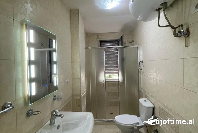 Shtepi me qera Apartament ne Tirane, 3+1, Mobilimi E mobiluar, Pagesa 800  Euro.