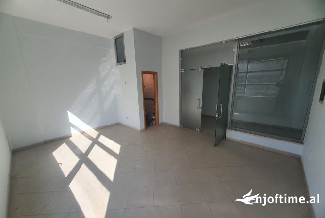 Ambient biznesi me qera 3+1 ne Tirane - 400 Euro