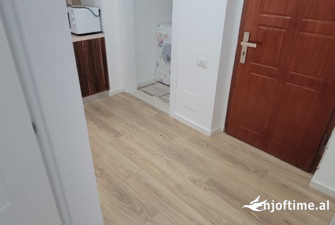 Shtepi ne shitje Apartament ne Tirane, 1+1, Mobilimi Bosh, pa mobiluar, Pagesa 135,000  Euro.