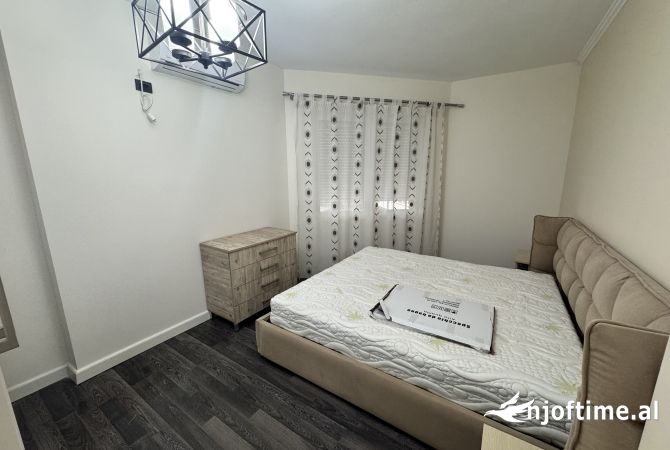 Shtepi me qera Apartament ne Tirane, 3+1, Mobilimi E mobiluar, Pagesa 450  Euro.