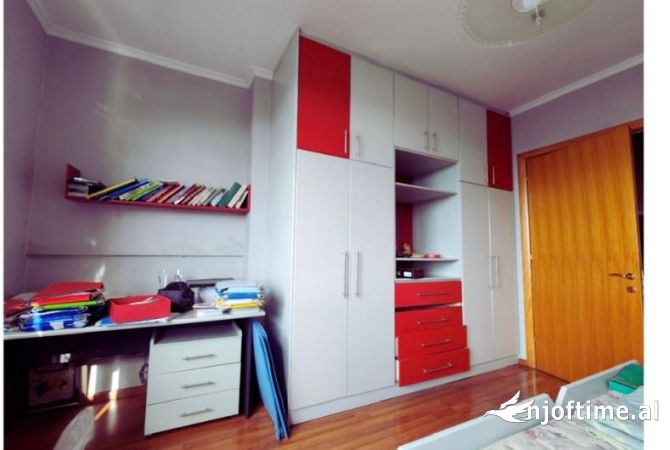 Shtepi me qera 2+1 ne Tirane - 1,000 Euro