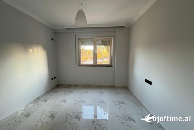 Shtepi ne shitje Apartament ne Tirane, 2+1, Mobilimi Pjeserisht e mobiluar, Pagesa 133,400  Euro.