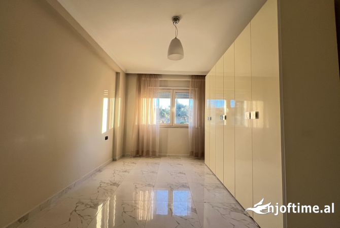 Shtepi ne shitje Apartament ne Tirane, 2+1, Mobilimi Pjeserisht e mobiluar, Pagesa 133,400  Euro.