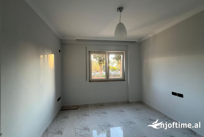 Shtepi ne shitje Apartament ne Tirane, 2+1, Mobilimi Pjeserisht e mobiluar, Pagesa 133,400  Euro.