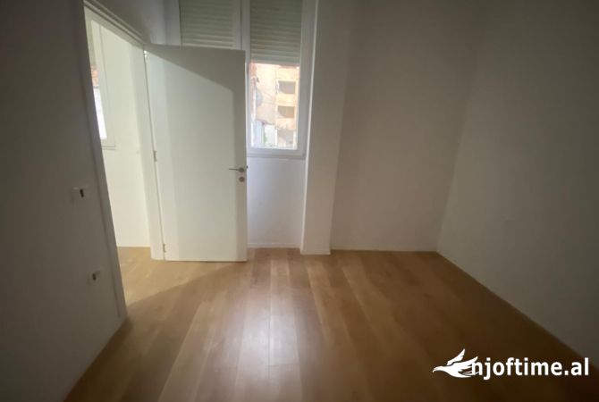 Ambient biznesi me qera 3+1 ne Tirane - 700 Euro