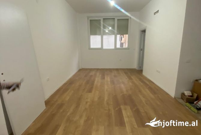 Ambient biznesi me qera 3+1 ne Tirane - 700 Euro