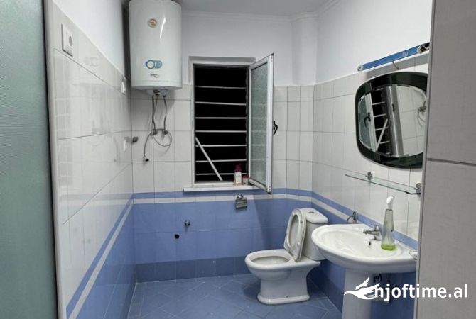 Shtepi ne shitje Apartament ne Tirane, 1+1, Mobilimi Bosh, pa mobiluar, Pagesa 79,000  Euro.