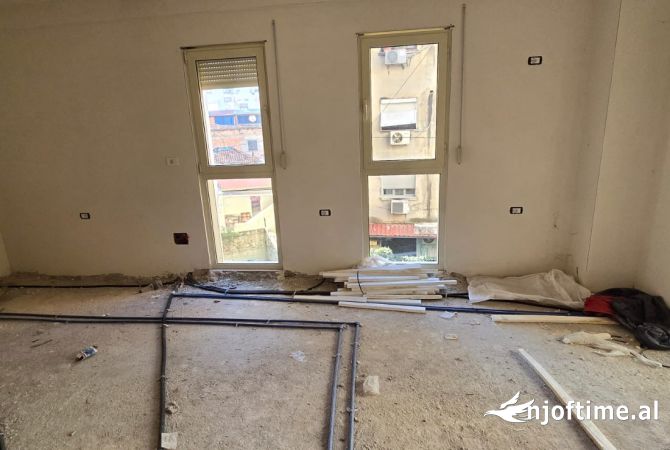 Shtepi ne shitje Apartament ne Tirane, 2+1, Mobilimi Bosh, pa mobiluar, Pagesa 179,000  Euro.