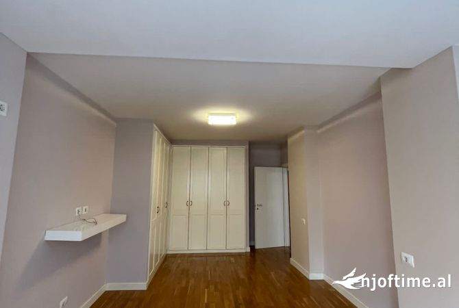 Shtepi me qera Apartament ne Tirane, 2+1, Mobilimi Pjeserisht e mobiluar, Pagesa 950  Euro.