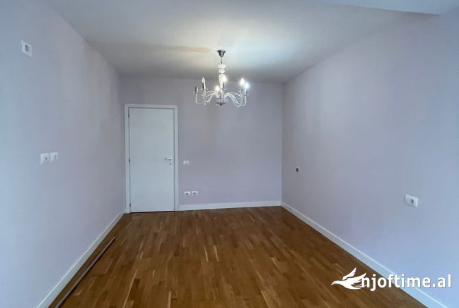 Shtepi me qera Apartament ne Tirane, 2+1, Mobilimi Pjeserisht e mobiluar, Pagesa 950  Euro.