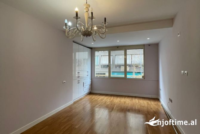 Shtepi me qera 2+1 ne Tirane - 950 Euro