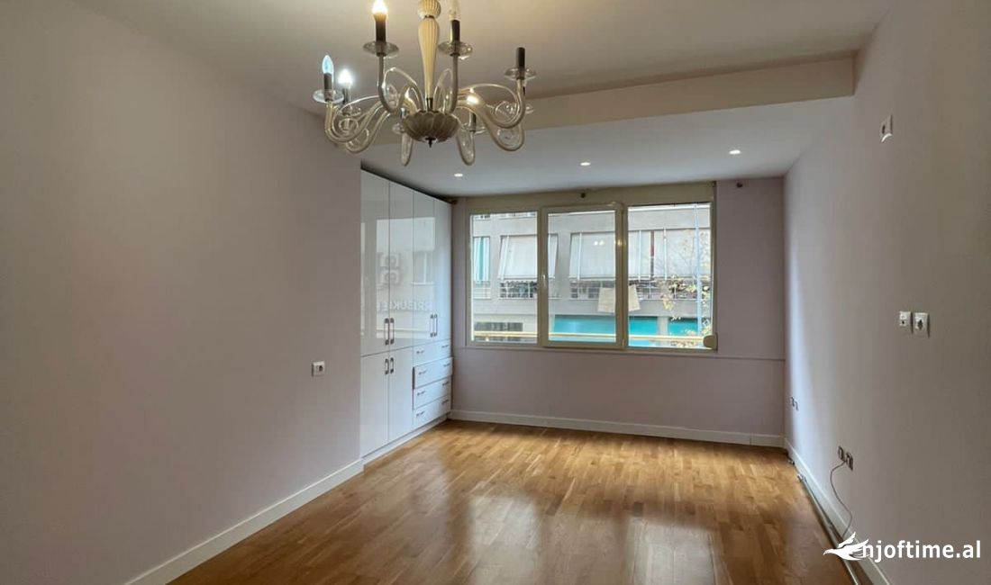 Shtepi me qera Apartament ne Tirane, 2+1, Mobilimi Pjeserisht e mobiluar, Pagesa 950  Euro.