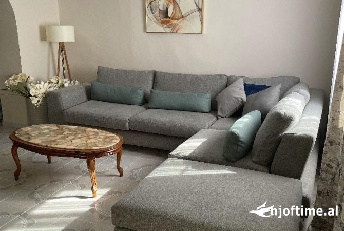 Shtepi me qera 2+1 ne Tirane - 90,000 Leke