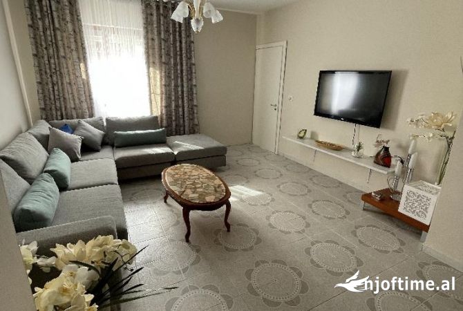 Shtepi me qera 2+1 ne Tirane - 90,000 Leke
