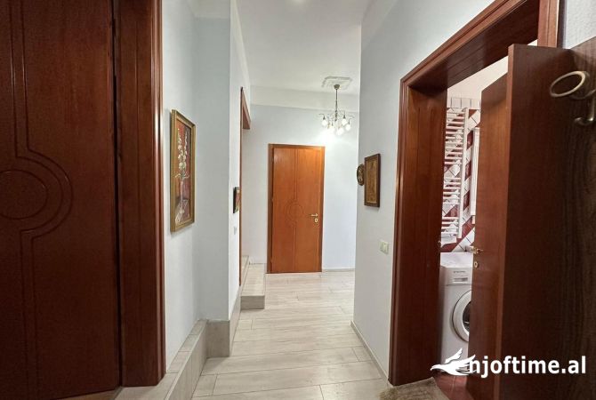 Shtepi me qera Shtepi Private ne Tirane, 2+1, Mobilimi E mobiluar, Pagesa 600  Euro.