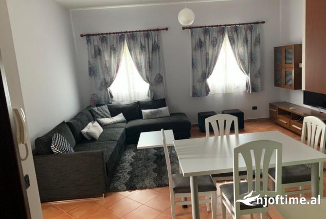 Shtepi me qera 2+1 ne Tirane - 450 Euro
