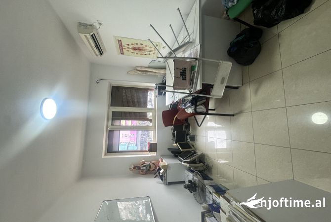 Ambient biznesi me qera 3+1 ne Tirane - 600 Euro