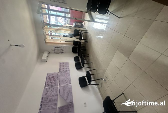 Ambient biznesi me qera 3+1 ne Tirane - 600 Euro