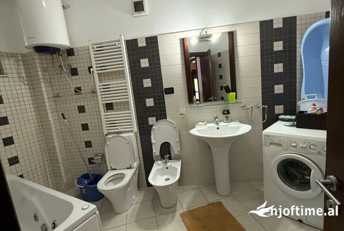 Shtepi me qera Apartament ne Tirane, 1+1, Mobilimi E mobiluar, Pagesa 400  Euro.