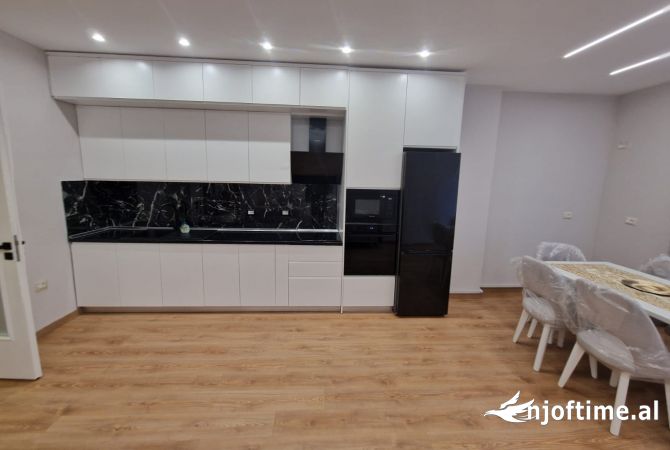 Shtepi me qera 2+1 ne Tirane - 650 Euro