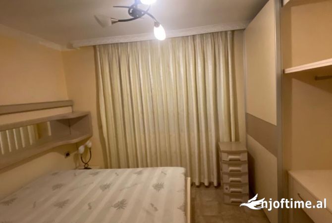 Shtepi me qera Apartament ne Tirane, 2+1, Mobilimi E mobiluar, Pagesa 450  Euro.