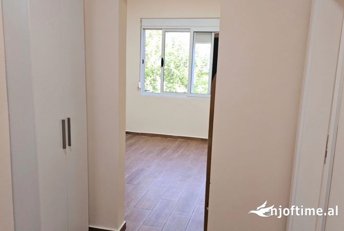 Ambient biznesi me qera 3+1 ne Tirane - 520 Euro