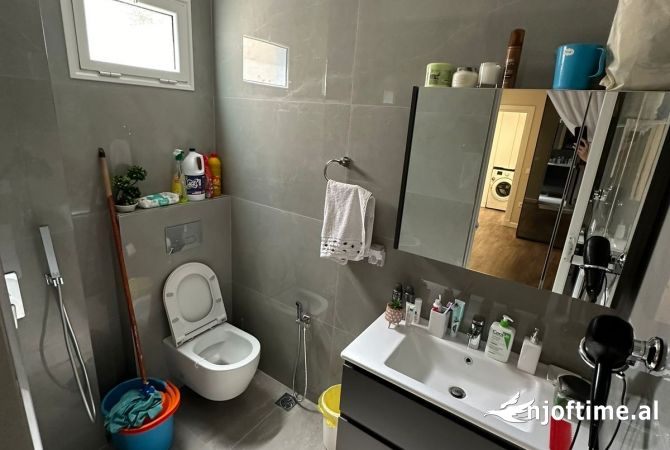 Shtepi ne shitje Apartament ne Tirane, 2+1, Mobilimi E mobiluar, Pagesa 190,000  Euro.