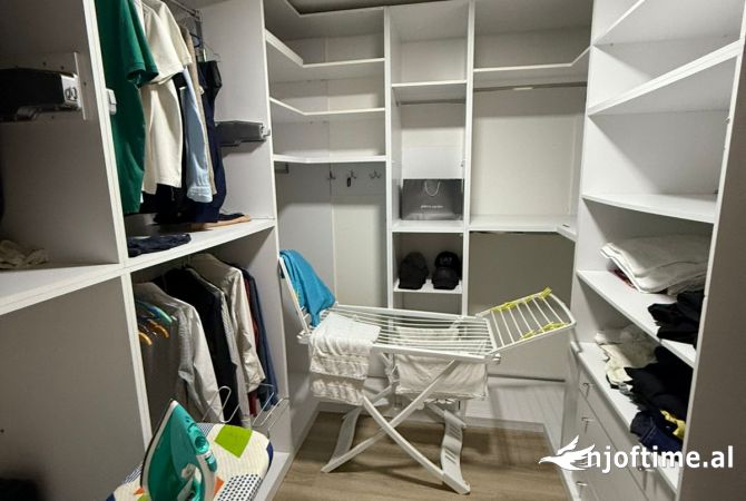 Shtepi ne shitje Apartament ne Tirane, 2+1, Mobilimi E mobiluar, Pagesa 175,000  Euro.