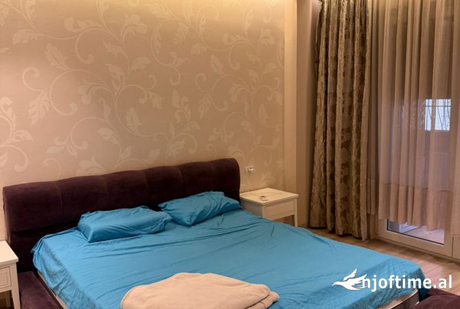 Shtepi ne shitje Apartament ne Tirane, 2+1, Mobilimi E mobiluar, Pagesa 175,000  Euro.