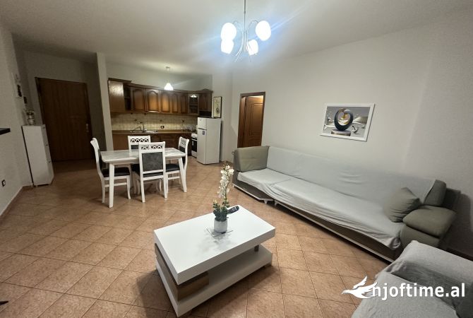 Shtepi me qera 2+1 ne Tirane - 630 Euro