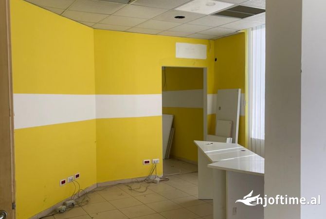 Ambient biznesi me qera 3+1 ne Tirane - 2,260 Euro