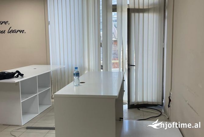 JEPET ME QERA AMBIENT KOMERCIAL, ZYRE PRANE SHESHIT WILLSON