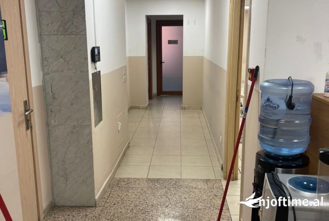 JEPET ME QERA AMBIENT KOMERCIAL, ZYRE PRANE SHESHIT WILLSON