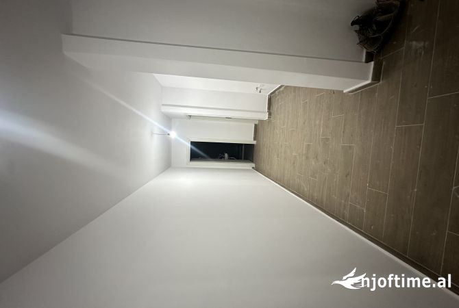 Shtepi ne shitje Apartament ne Tirane, 1+1, Mobilimi Bosh, pa mobiluar, Pagesa 129,000  Euro.