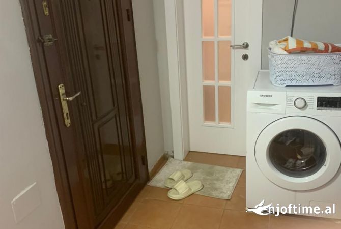 Shtepi ne shitje Apartament ne Tirane, 2+1, Mobilimi E mobiluar, Pagesa 92,000  Euro.
