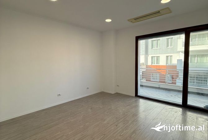 ‼️Jepet me qera zyra 180 m2, 4+1+2 Prane Hilton Garden Inn‼️