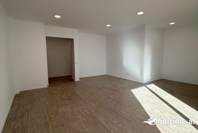 Ambient biznesi me qera 3+1 ne Tirane - 2,500 Euro