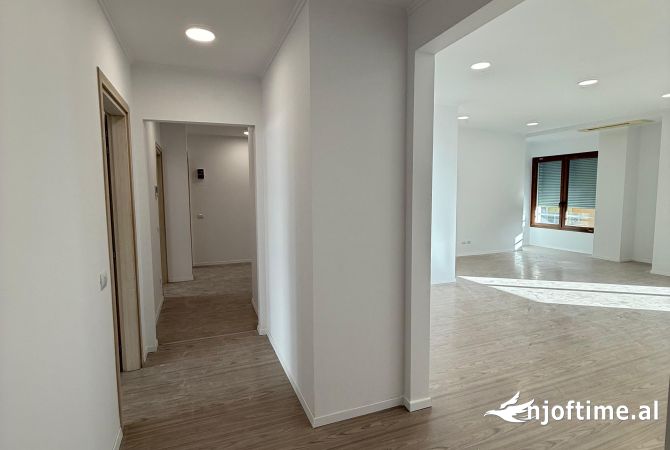 Ambient biznesi me qera 3+1 ne Tirane - 2,500 Euro